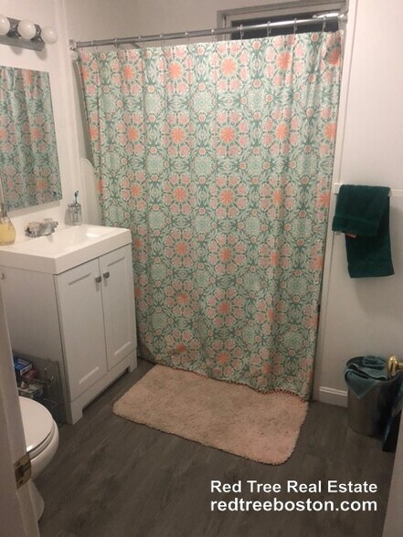 Building Photo - 40 Orchard Rd