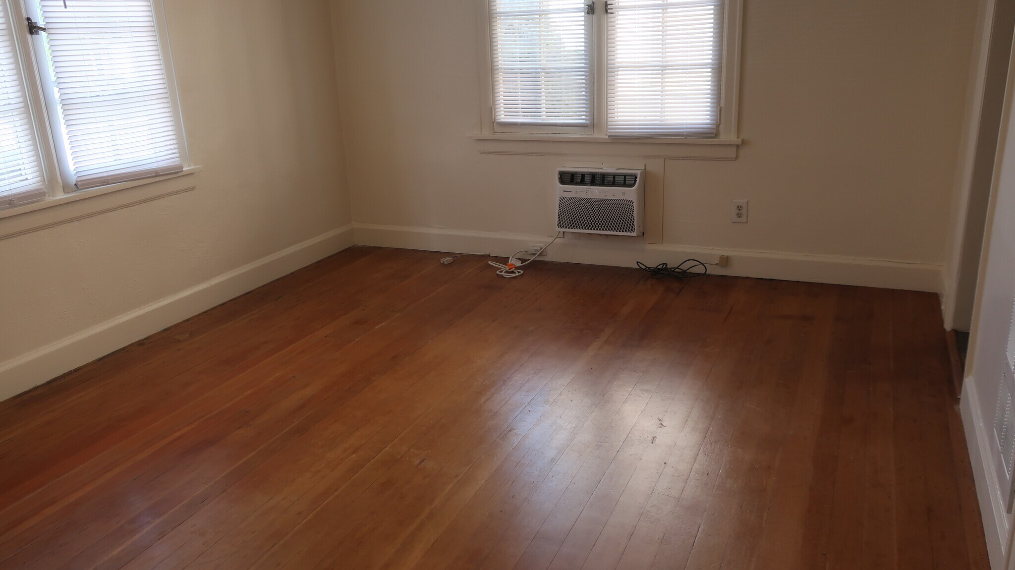 Building Photo - 535 Yakima St