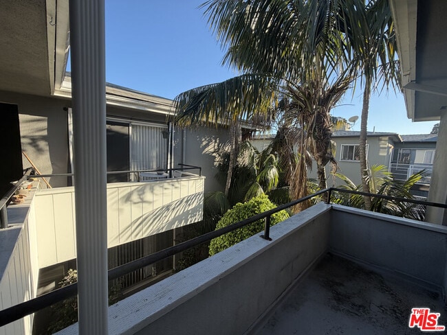 Building Photo - 742 S Plymouth Blvd