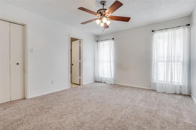 Building Photo - 18 Park Ln