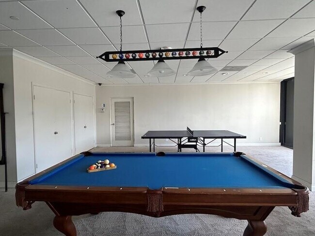 Building Photo - 2017 S Ocean Dr