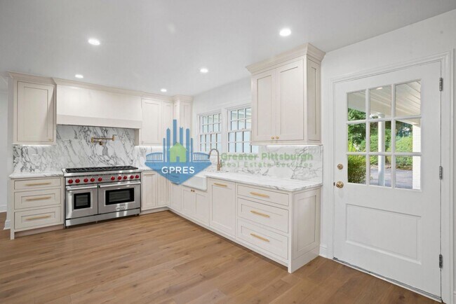 Building Photo - Elegant Fox Chapel 4-Bedroom, 3.5-Bath Home