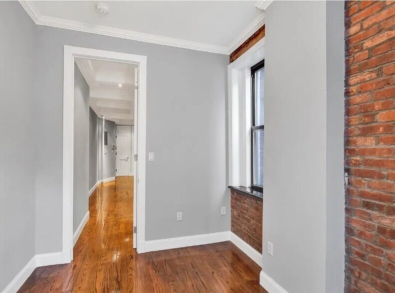 Building Photo - 5 W 103rd St