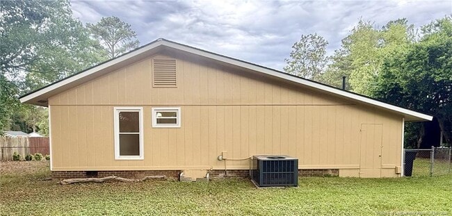 Building Photo - 1009 Louisburg Pl