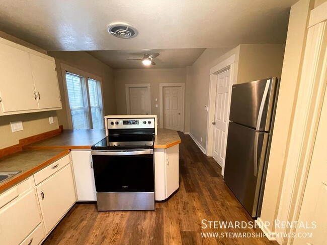 Building Photo - 3Bd/1B close to Campus and downtown!