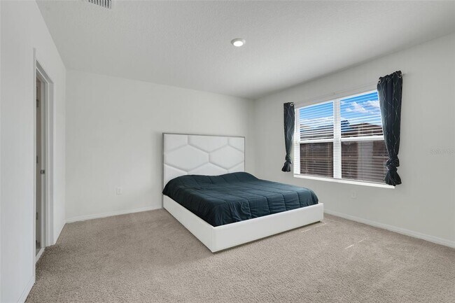 Building Photo - 3881 Brant Pl