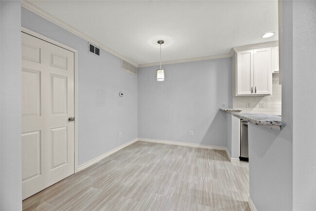 Building Photo - 1223 Augusta Dr