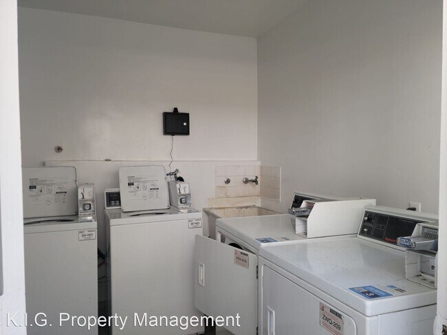 Building Photo - 1 br, 1 bath Apartment - 825 S. Bedford St...