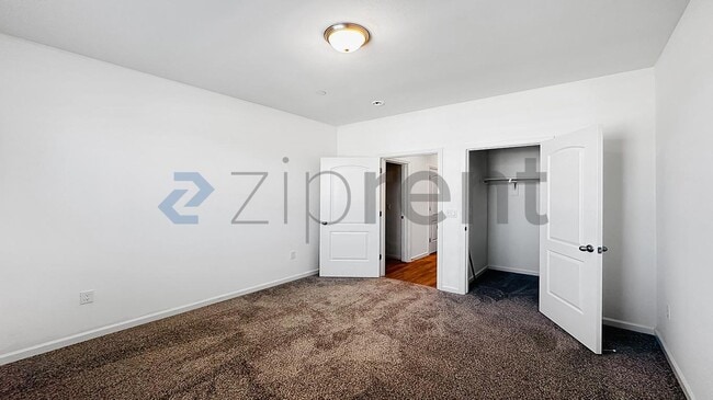 Building Photo - Unit