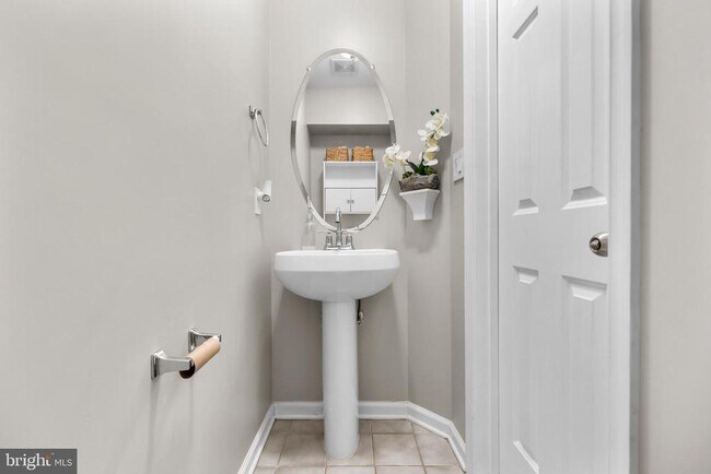 Building Photo - 381 Livermore Ln