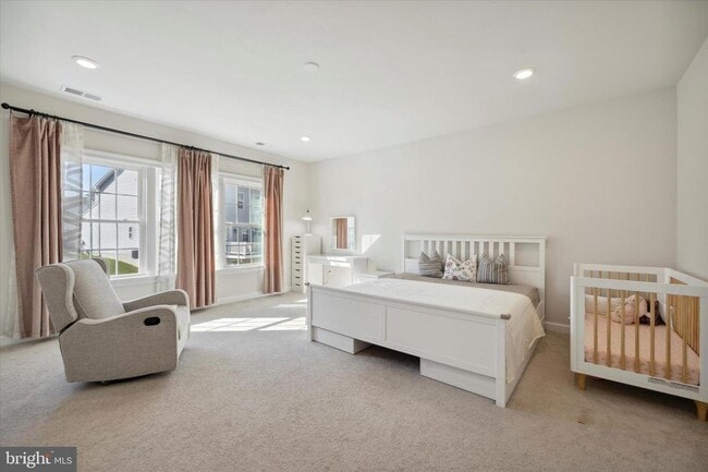 Building Photo - 831 Stonecliffe Rd