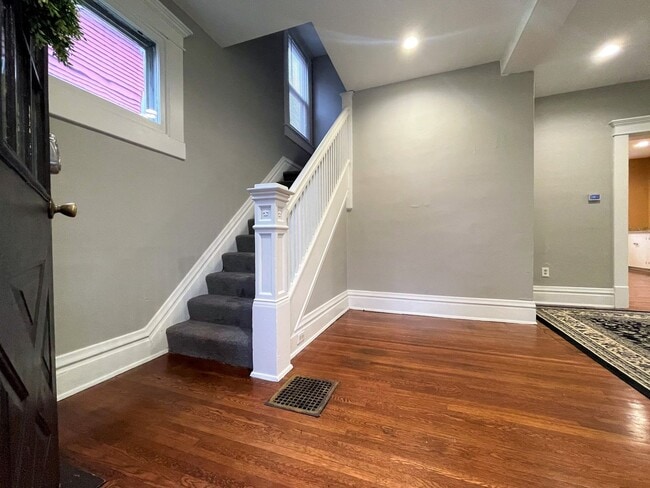 Building Photo - 381 Alden Ave