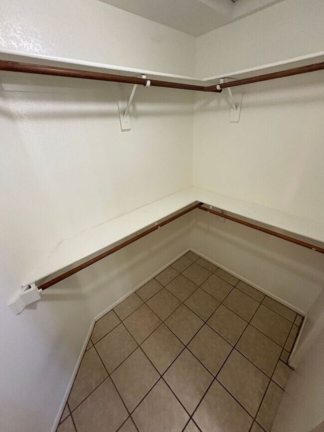 Building Photo - READY TO TOUR NOW! 2 Bedroom 2 Bath Peoria Townhouse