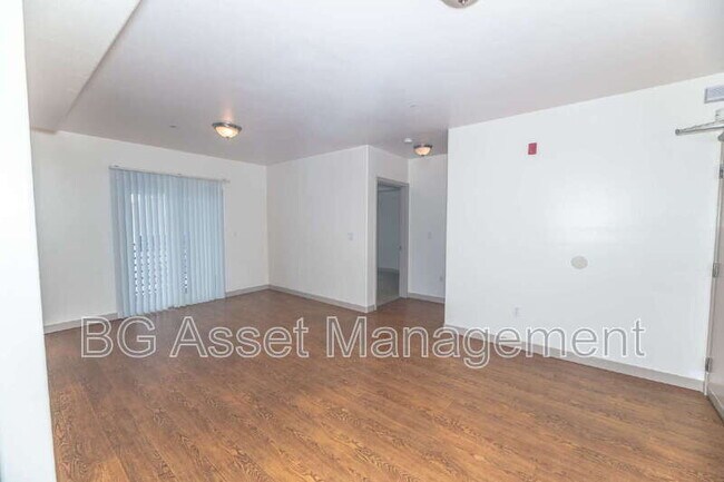 Building Photo - 1459 MacArthur Blvd