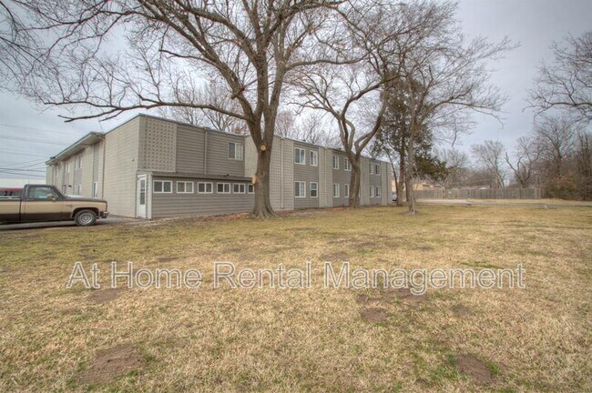 Building Photo - 109 S 9th St
