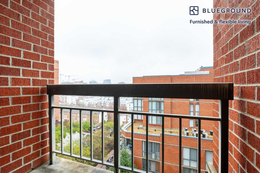 Building Photo - 1401 N Taft St