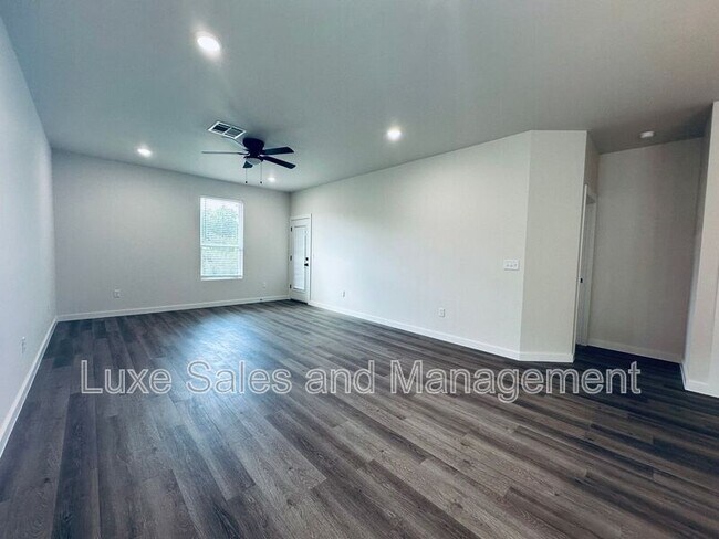 Building Photo - 16305 Villa Valeria Way