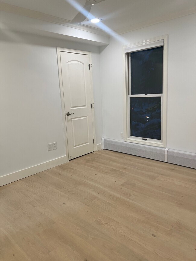 Building Photo - 910 W Hallam St