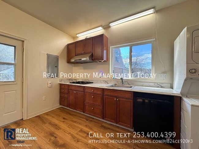 Building Photo - 9009 Randall Dr