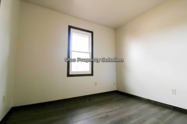 Building Photo - 1637 E 33rd Ave