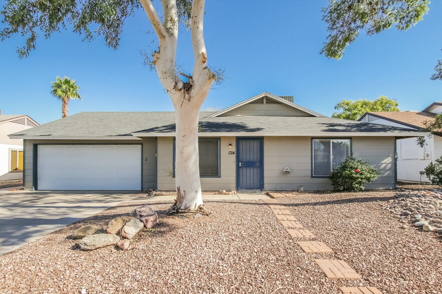 Primary Photo - 1314 W Rockwell Dr