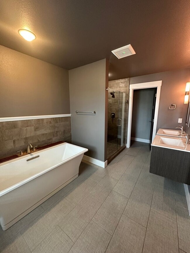 Building Photo - 4 Bedroom, 3 1/2 Bathroom House in Josephine Crossing Subdivision