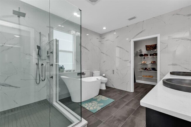 Building Photo - 276 Lewis Cir