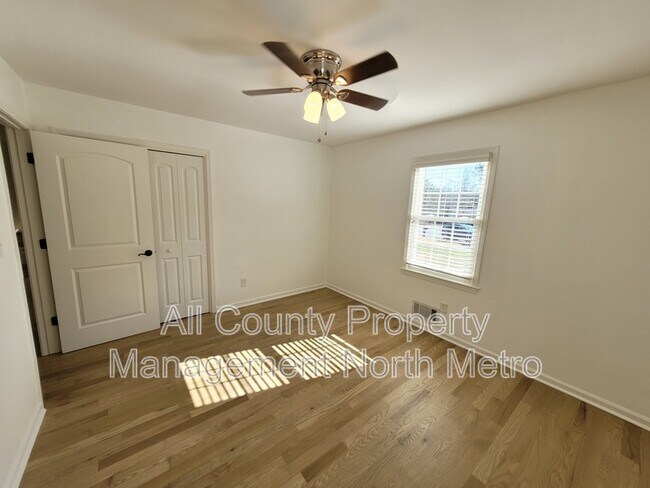 Building Photo - 180 Crestwood Ct