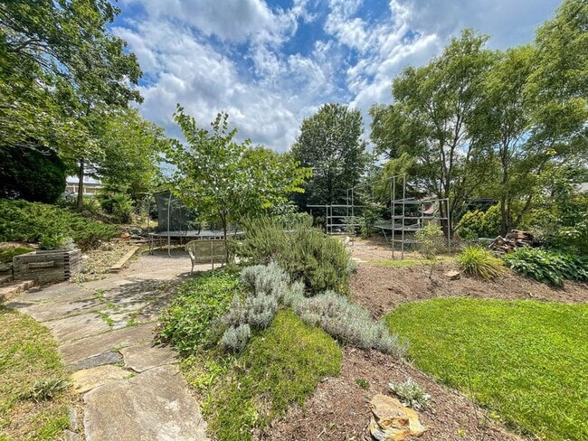 Building Photo - 56 Starnes Ave