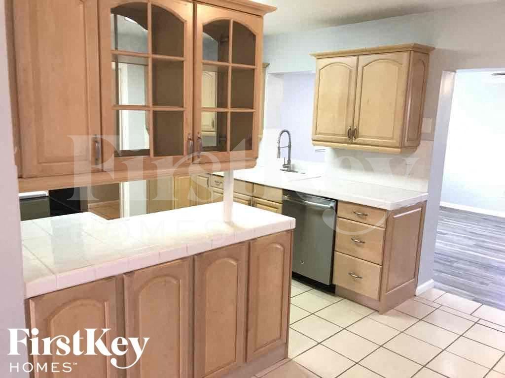 Building Photo - 1389 Meadowbrook Dr