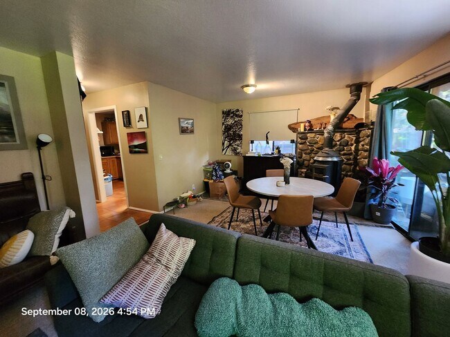 Building Photo - 493 Brassie Ave