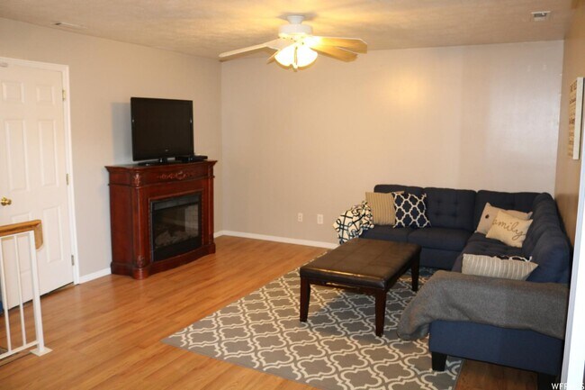 Building Photo - 3217 Ivy Park Dr