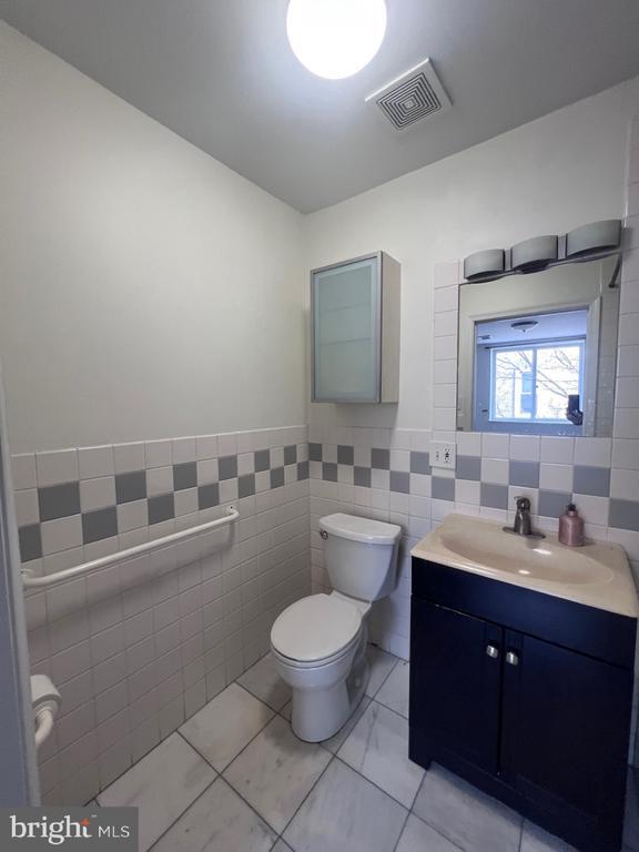 Building Photo - 443 Fairmount Ave