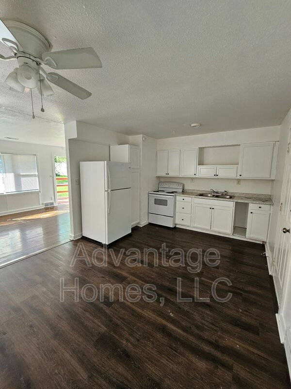 Building Photo - 11410 Palmer Ave