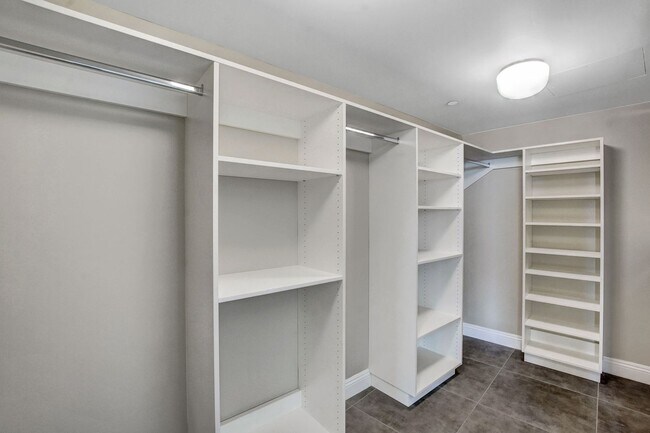 Building Photo - Turnberry Towers 4305W-Strip/City Views from this Stunning 3Bd/2.5Ba Residence