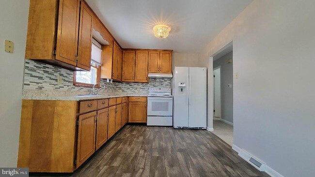 Building Photo - 216 Brookside Terrace