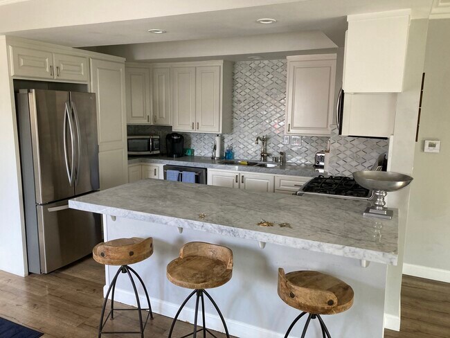 Building Photo - 314 Onyx Ave