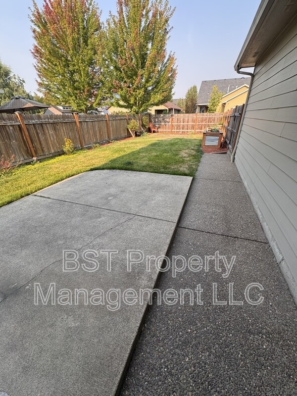 Building Photo - 1604 Webb Lake Dr