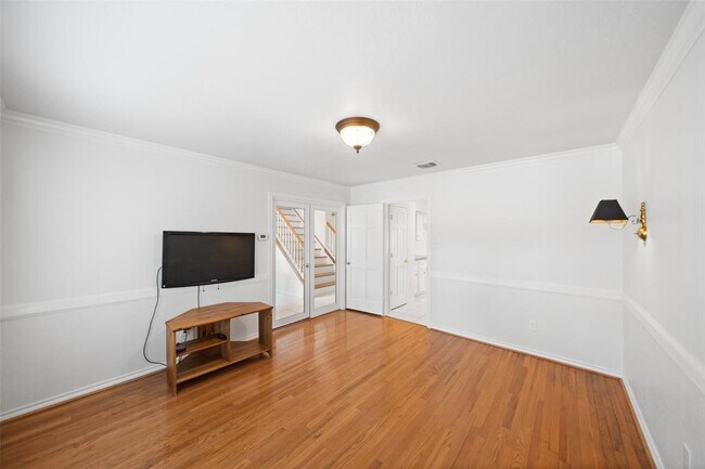 Building Photo - 6923 Mossridge Dr