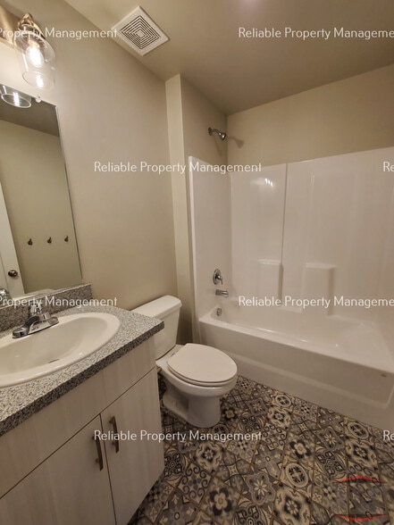 Building Photo - 359 N 3rd W