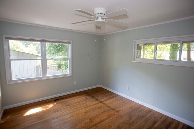 Building Photo - 230 Habersham Way