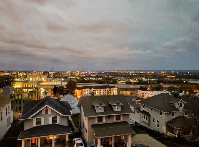 Building Photo - Dahlman Flats - Little Italy One Bedroom