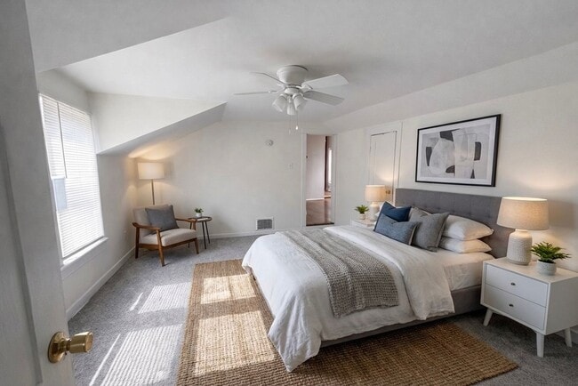 Building Photo - 218 N George St