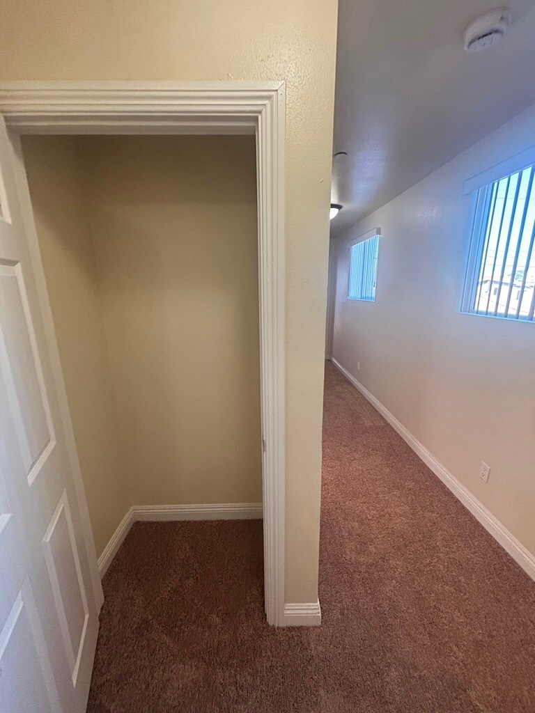 Building Photo - 1011 E 56th St