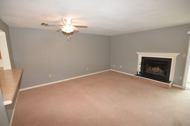 Building Photo - Updated 2 Bedroom Townhome in Salem Lakes