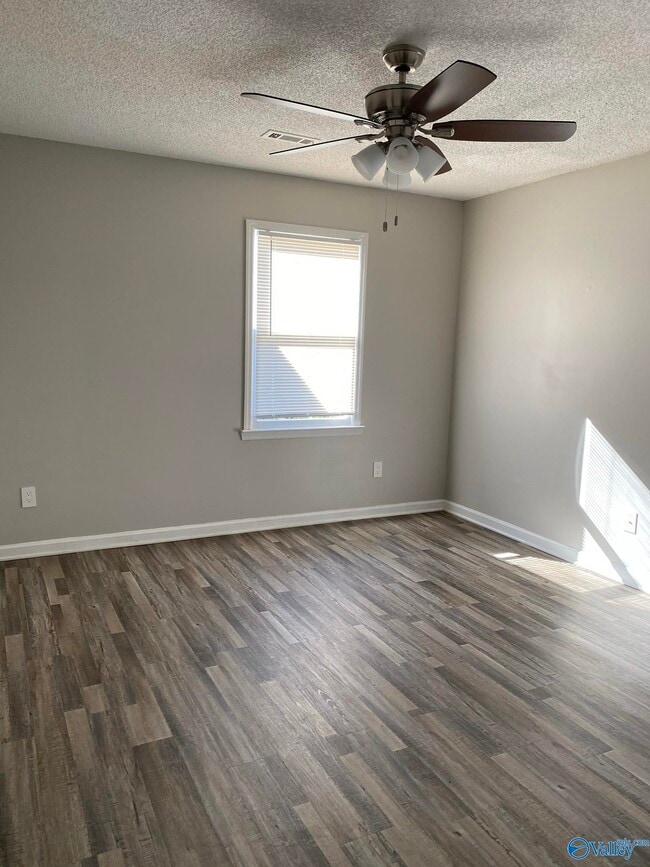 Building Photo - 115 Lewis Ln