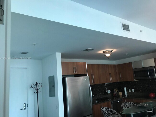 Building Photo - 300 S Biscayne Blvd