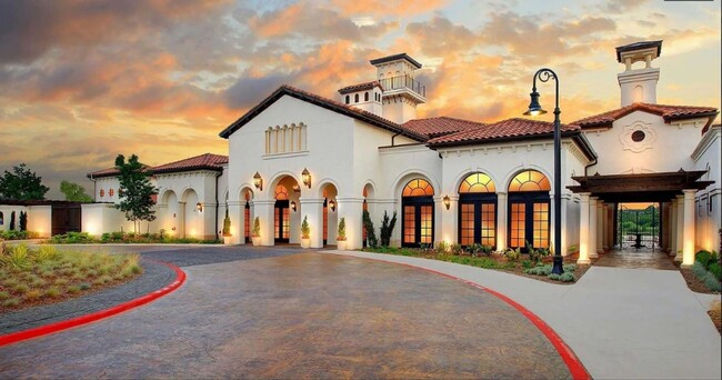 Building Photo - Beautiful 4BR/3BA Highland Home for Rent i...