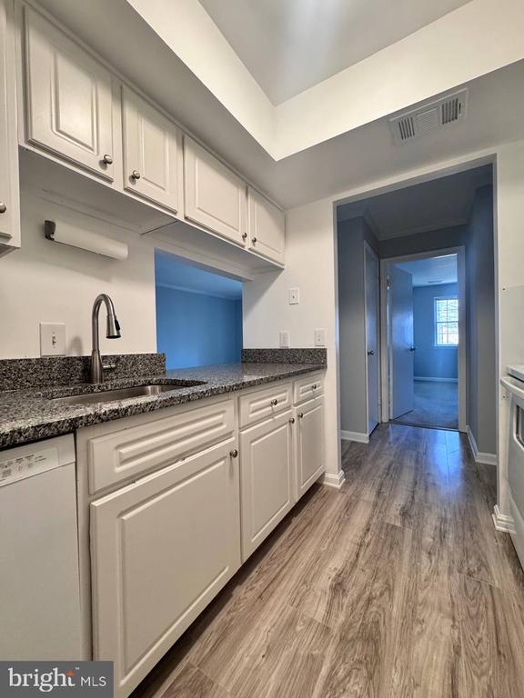 Building Photo - 18308 Streamside Dr