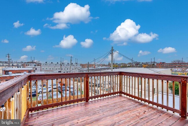 Building Photo - 1730 E Chase St